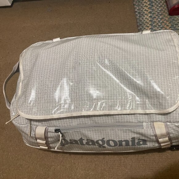 Patagonia Lt Gray BlackHole Rolling Duffle 40L - Picture 3 of 3